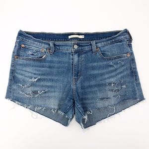 Levi’s | vintage high waisted mom jean shorts